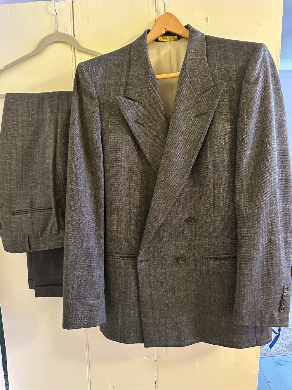 Men's Double-Breasted Gray Wool Suit - Classic Tailored Two-Piece